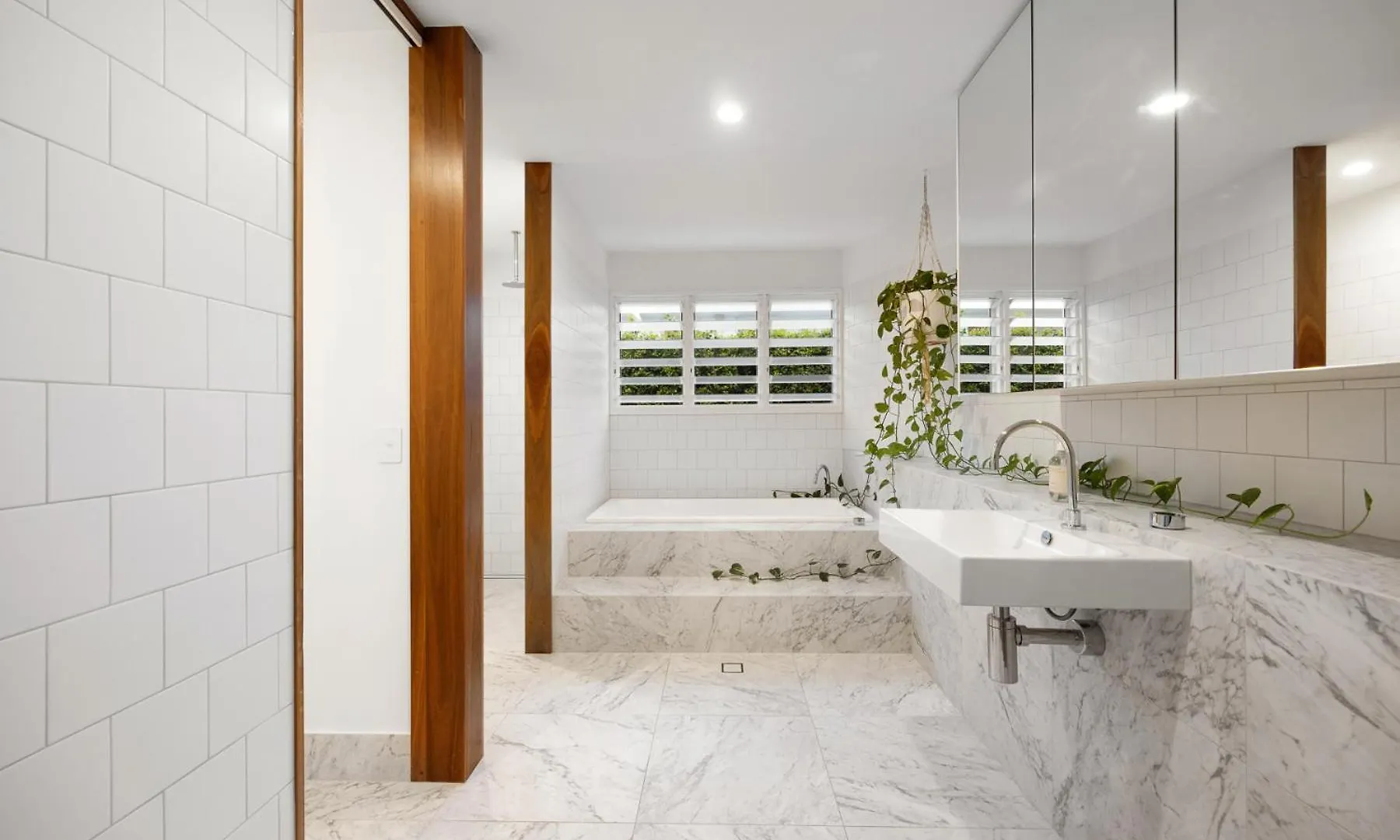 Вилла The Luxury White House Peregian Springs 0*,  Австралия